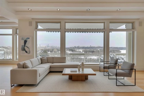 28 Riverside Crescent, Edmonton, AB - Indoor Photo Showing Living Room