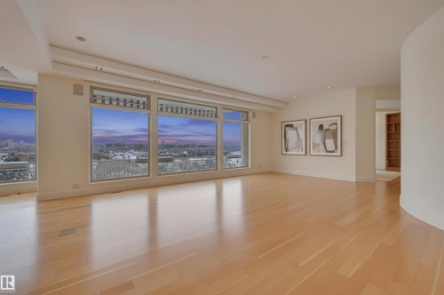 28 Riverside Crescent, Edmonton, AB - Indoor Photo Showing Other Room