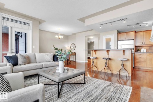 706 9020 Jasper Avenue, Edmonton, AB - Indoor Photo Showing Living Room