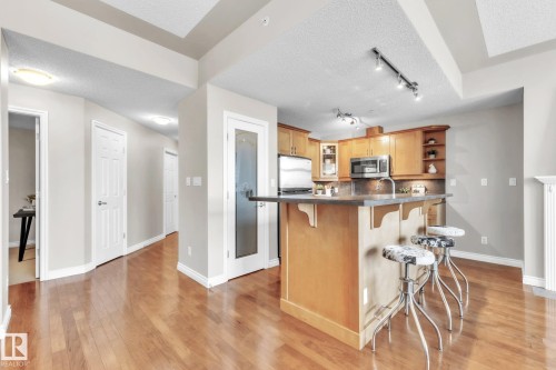 706 9020 Jasper Avenue, Edmonton, AB - Indoor Photo Showing Kitchen