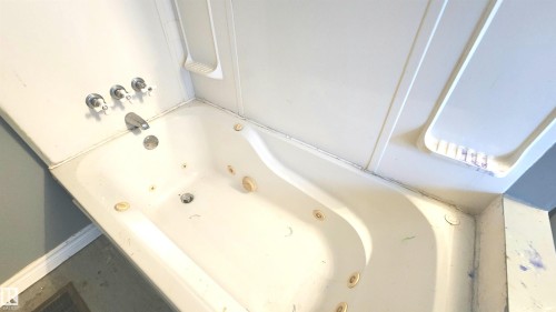 12411 86 Street, Edmonton, AB - Indoor Photo Showing Bathroom