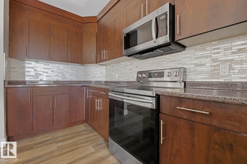 59 843 Youville Drive W, Edmonton, AB - Indoor Photo Showing Kitchen