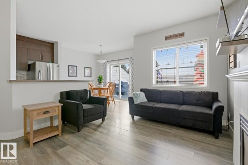 59 843 Youville Drive W, Edmonton, AB - Indoor Photo Showing Living Room
