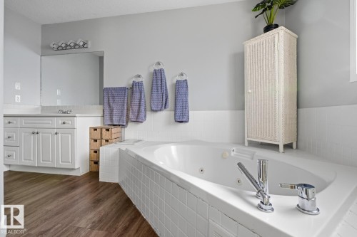 59 843 Youville Drive W, Edmonton, AB - Indoor Photo Showing Bathroom