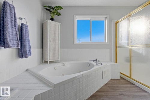 59 843 Youville Drive W, Edmonton, AB - Indoor Photo Showing Bathroom