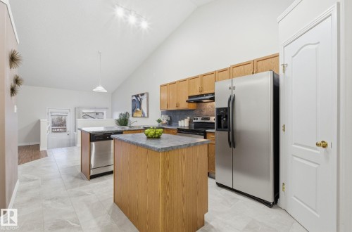 608 87 St, Edmonton, AB - Indoor Photo Showing Kitchen