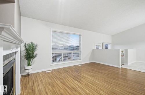 608 87 St, Edmonton, AB - Indoor Photo Showing Other Room