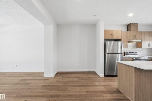 152 804 Welsh Drive, Edmonton, AB - Indoor Photo Showing Kitchen With Stainless Steel Kitchen