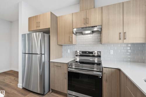 152 804 Welsh Drive, Edmonton, AB - Indoor Photo Showing Kitchen With Stainless Steel Kitchen