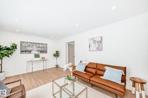 3867 85 Street, Edmonton, AB - Indoor Photo Showing Living Room