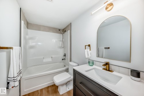 3867 85 Street, Edmonton, AB - Indoor Photo Showing Bathroom