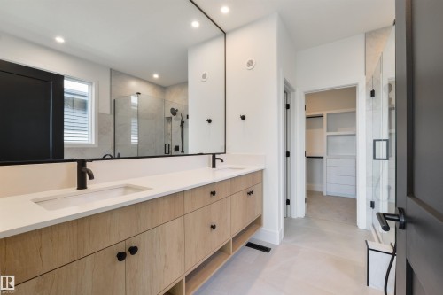 5449 Kootook Road, Edmonton, AB - Indoor Photo Showing Bathroom