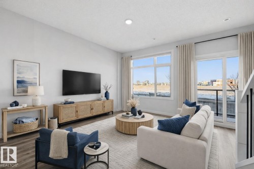 37 1010 Rabbit Hill Road, Edmonton, AB - Indoor Photo Showing Living Room