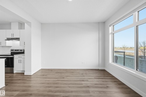 37 1010 Rabbit Hill Road, Edmonton, AB - Indoor Photo Showing Kitchen
