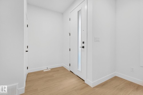 Edmonton, AB - Indoor Photo Showing Other Room