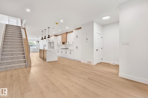 Edmonton, AB - Indoor Photo Showing Kitchen