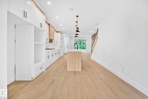 Edmonton, AB - Indoor Photo Showing Other Room