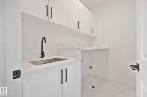 Edmonton, AB - Indoor Photo Showing Other Room