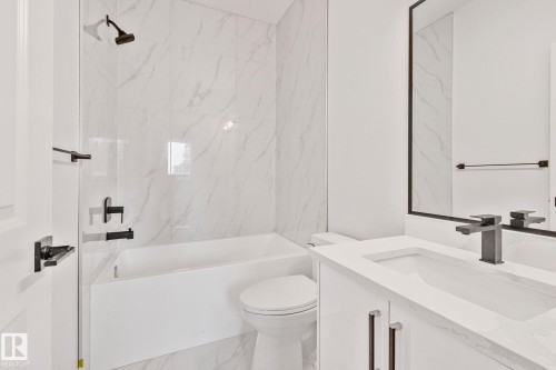 Edmonton, AB - Indoor Photo Showing Bathroom