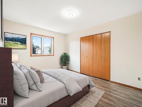 16812 95 Street, Edmonton, AB - Indoor Photo Showing Bedroom