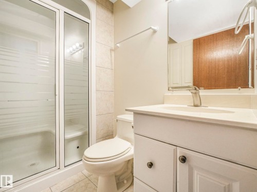 16812 95 Street, Edmonton, AB - Indoor Photo Showing Bathroom