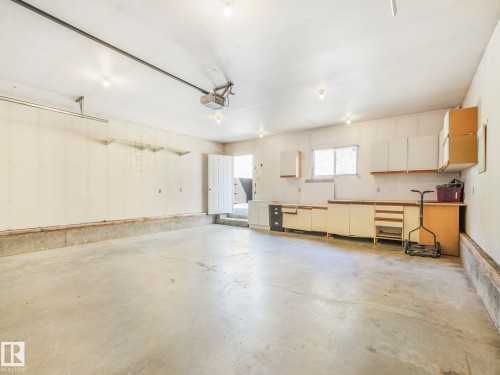 16812 95 Street, Edmonton, AB - Indoor Photo Showing Garage
