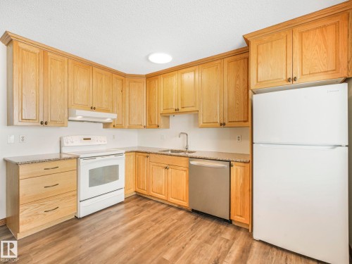 16812 95 Street, Edmonton, AB - Indoor Photo Showing Kitchen