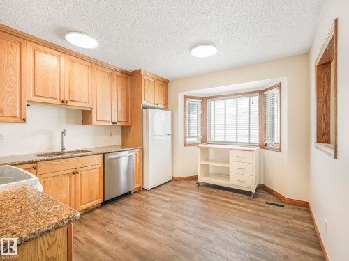 16812 95 Street, Edmonton, AB - Indoor Photo Showing Kitchen