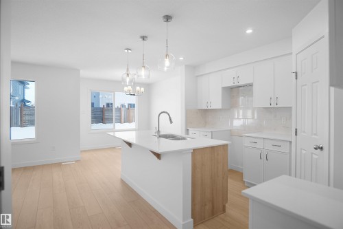 19 Emmett Way, Spruce Grove, AB - Indoor Photo Showing Kitchen With Upgraded Kitchen
