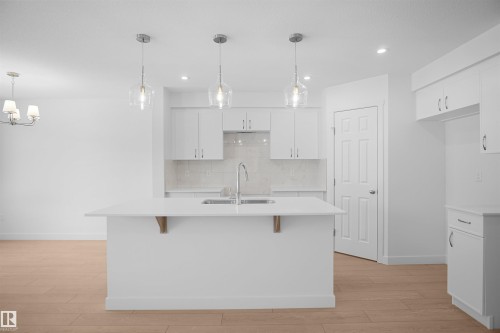 19 Emmett Way, Spruce Grove, AB - Indoor Photo Showing Kitchen With Upgraded Kitchen