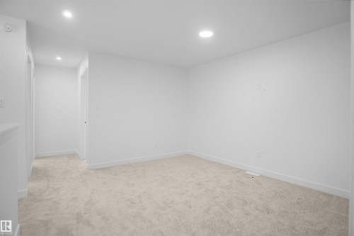 19 Emmett Way, Spruce Grove, AB - Indoor Photo Showing Other Room