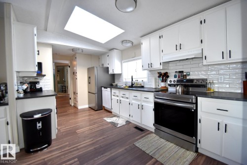 644073 Range Rd 212, Rural Athabasca County, AB - Indoor Photo Showing Kitchen