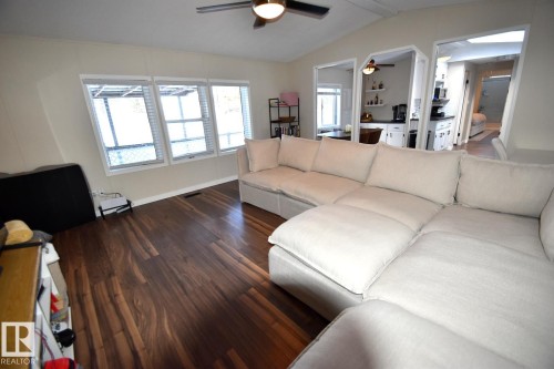 644073 Range Rd 212, Rural Athabasca County, AB - Indoor Photo Showing Living Room