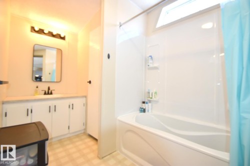 644073 Range Rd 212, Rural Athabasca County, AB - Indoor Photo Showing Bathroom