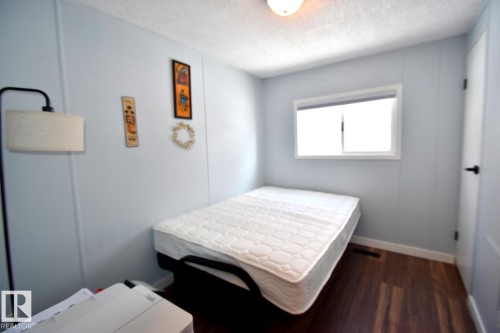 644073 Range Rd 212, Rural Athabasca County, AB - Indoor Photo Showing Bedroom
