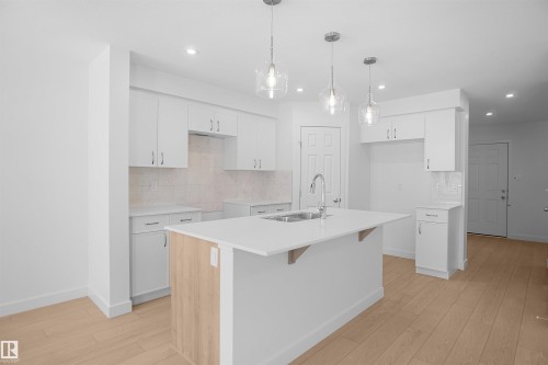 21 Emmett Way, Spruce Grove, AB - Indoor Photo Showing Kitchen With Upgraded Kitchen
