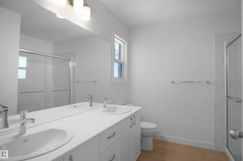 21 Emmett Way, Spruce Grove, AB - Indoor Photo Showing Bathroom