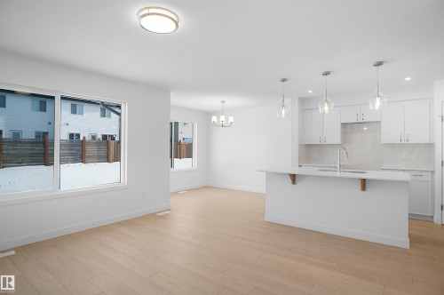 21 Emmett Way, Spruce Grove, AB - Indoor Photo Showing Kitchen
