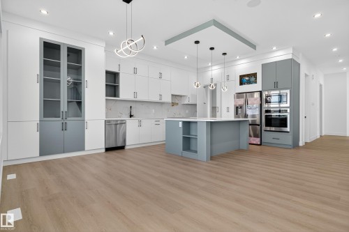 160 Edgewater Circle, Leduc, AB - Indoor Photo Showing Kitchen With Upgraded Kitchen