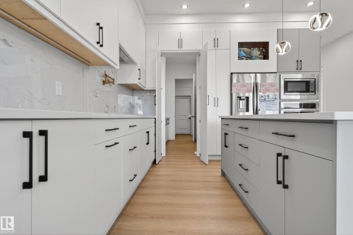 160 Edgewater Circle, Leduc, AB - Indoor Photo Showing Kitchen