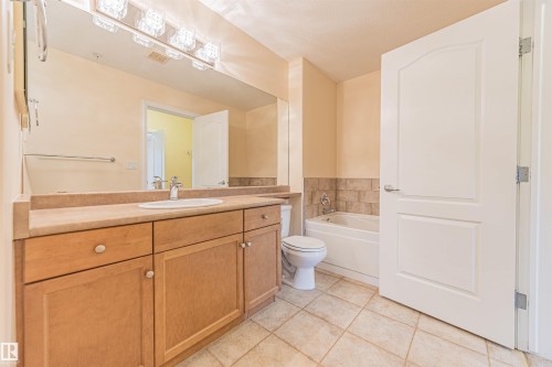 110 1406 Hodgson Way, Edmonton, AB - Indoor Photo Showing Bathroom