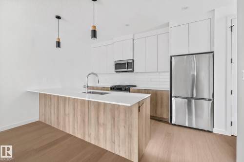 9113 150 Street, Edmonton, AB - Indoor Photo Showing Kitchen With Upgraded Kitchen