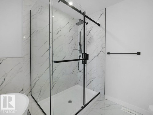 3290 Chernowski Way Sw, Edmonton, AB - Indoor Photo Showing Bathroom