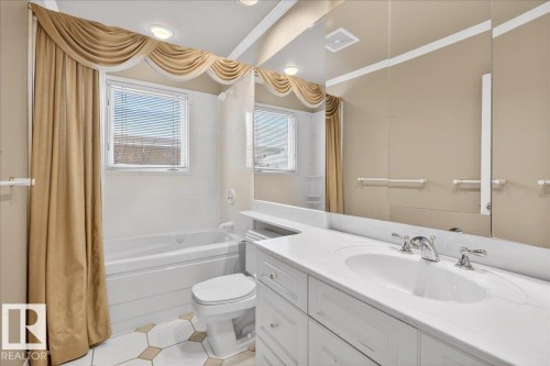 8908 57 Street, Edmonton, AB - Indoor Photo Showing Bathroom