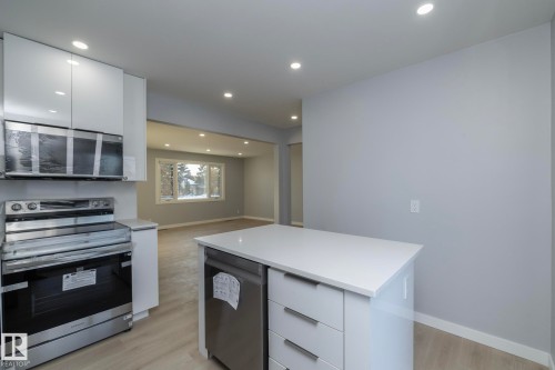 8008 159 Street, Edmonton, AB - Indoor Photo Showing Bathroom