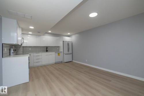 8008 159 Street, Edmonton, AB - Indoor