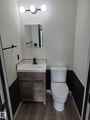 Bathroom featuring vanity and dark wood-style floors - 11628 151 Avenue Nw, Edmonton, AB - Indoor Photo Showing Bathroom