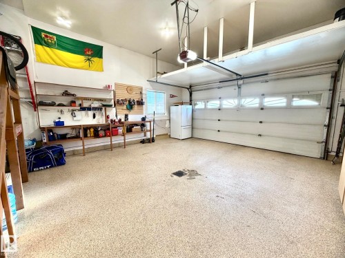 1207 Oakland Drive, Devon, AB - Indoor Photo Showing Garage