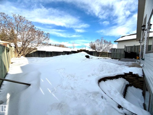 1207 Oakland Drive, Devon, AB - Outdoor
