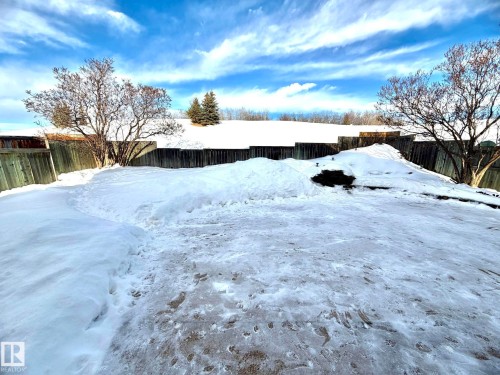 1207 Oakland Drive, Devon, AB - Outdoor
